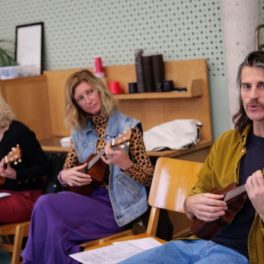 Jouer ensemble au ukulélé